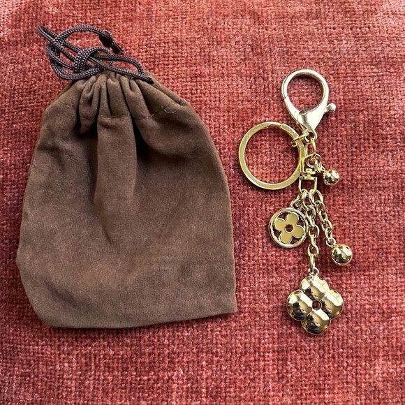 CLOVER Bag Charm Gold Tone 🍀 - Picture 3 of 7